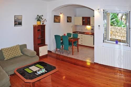 Gilve Apartman Hvar Town
